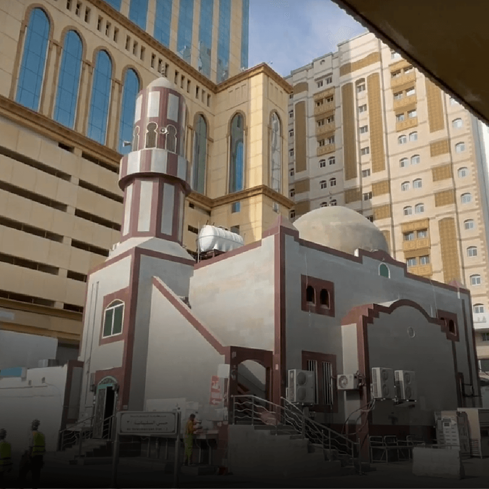 Experience the Visit to the Landmarks of Wadi Dhi Tuwa