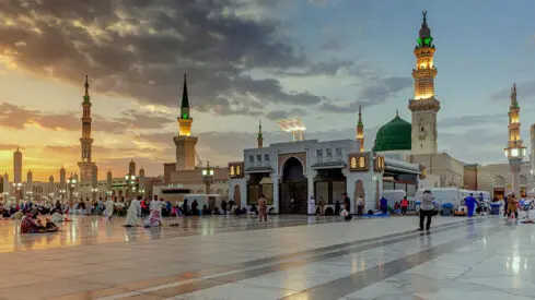 An Enriching Experience Inside Al-Masjid An-Nabawi